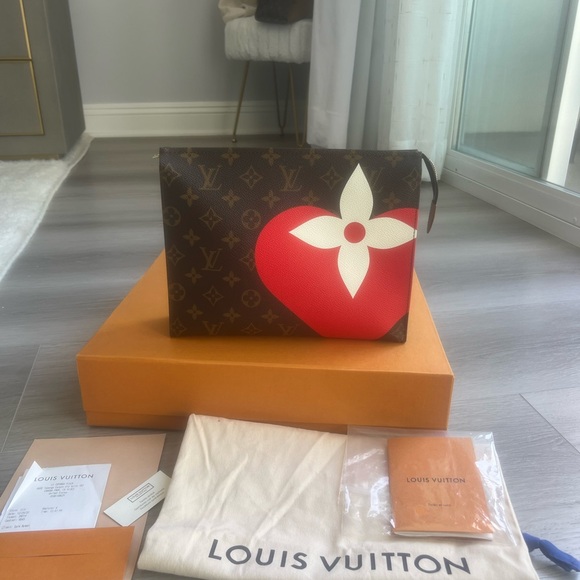 Louis Vuitton toiletry 26 Game on pouch - Picture 5 of 11